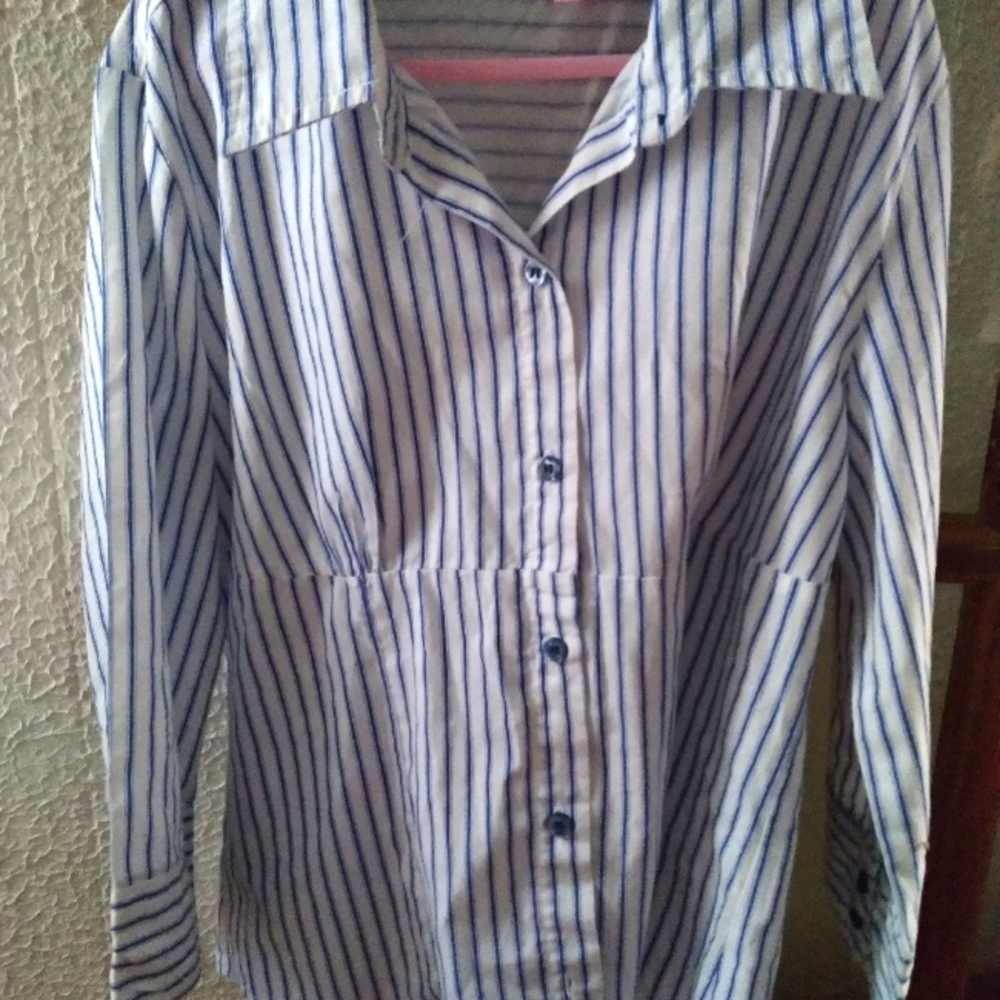 Like new! Girls button down blouse